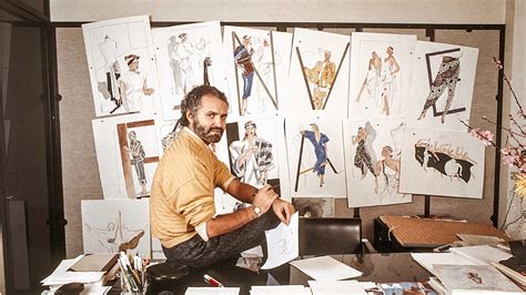 portaocchiali gianni versace|gianni versace artist.